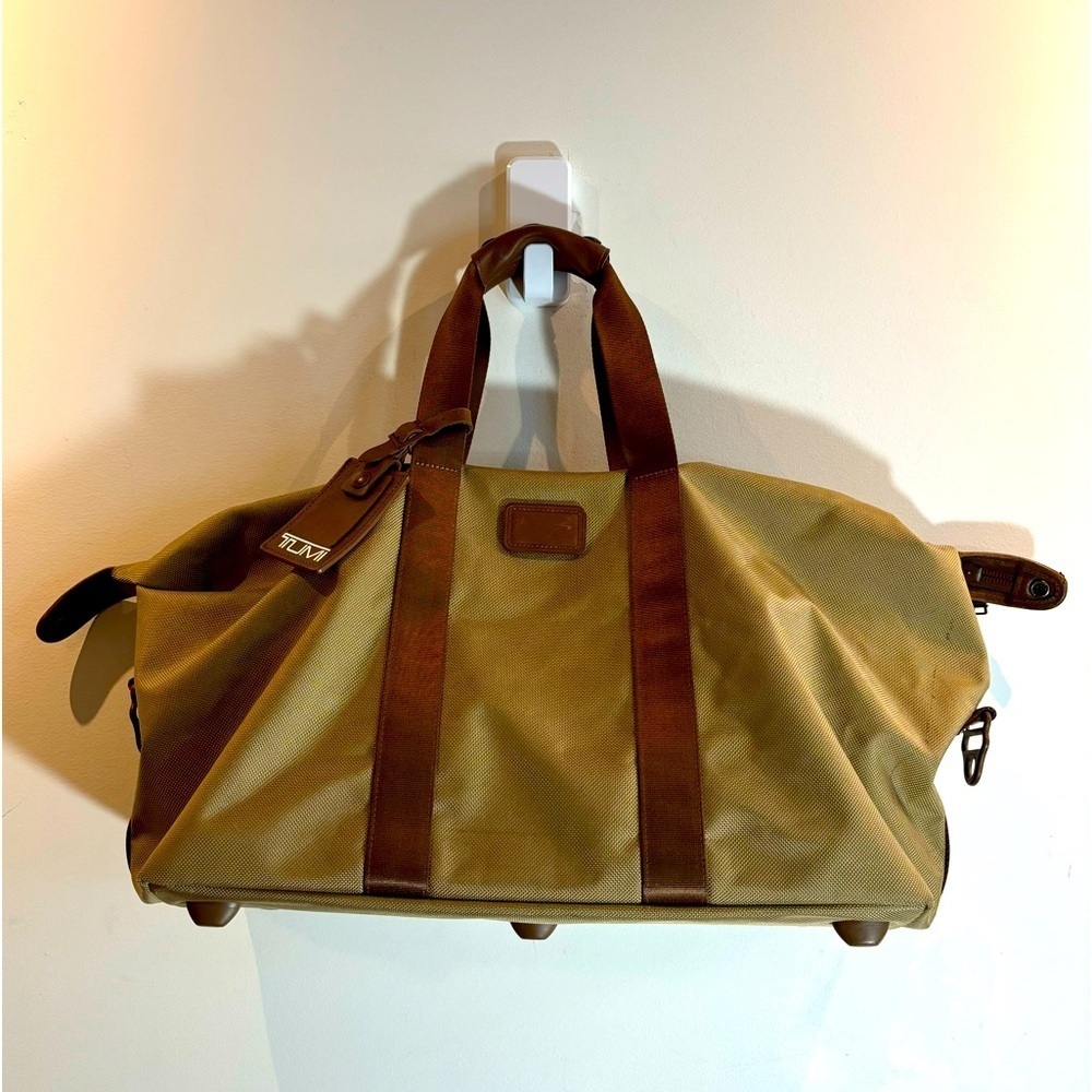 TUMI Large Overnight Bag With Black Shoulder Strap Lined Interior Pocket